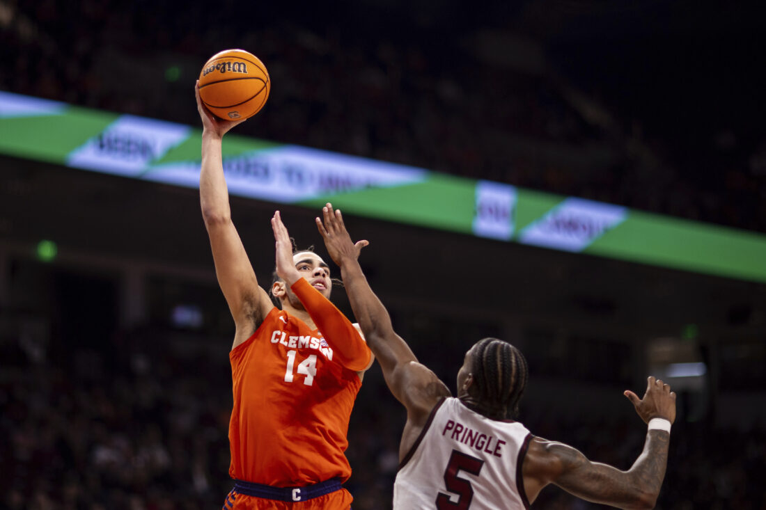 Well-traveled transfer center Reeves commits to KU